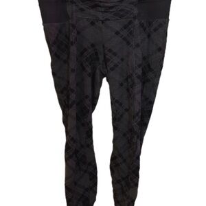Suzy Shier Black Plaid Legging